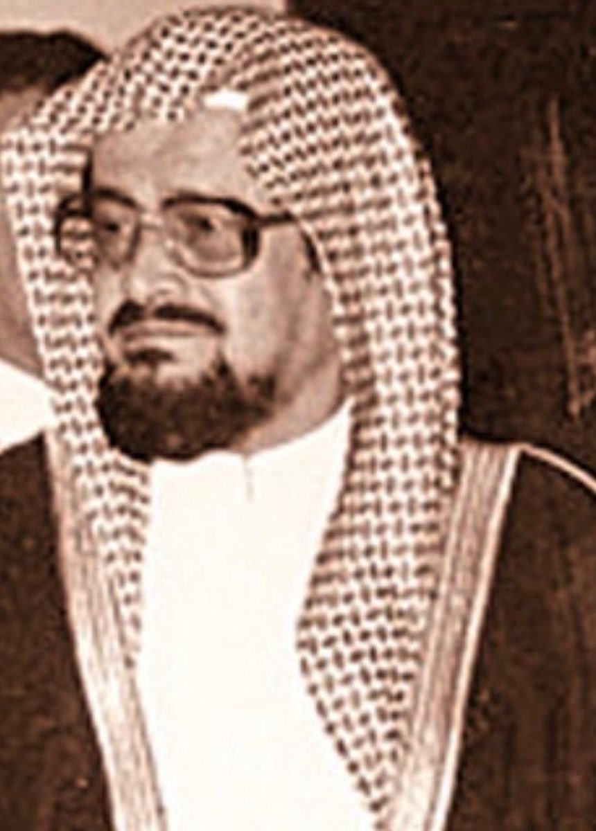 Abdulatif_MH's tweet photo. معالي الشيخ / راشد بن خنين 
يذكر الصورة الجميلة عندما كان
سماحة الشيخ عبدالعزيز بن باز في #الدلم
( رحمهما الله )

ليالٍ  قد مضت والشيخ فينا 
يبّث العلم ينهض بالحياة

ترى الطلاب جاءوا من بعيدٍ
وأهل العلم يأتونا ثبات

فمن شامٍ وبعض من حجازٍ
ومن يمنٍ وأنواع الجهات 

الخ .... https://t.co/WBSQUvUYhK