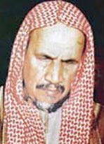 Abdulatif_MH's tweet photo. معالي الشيخ / راشد بن خنين 
يذكر الصورة الجميلة عندما كان
سماحة الشيخ عبدالعزيز بن باز في #الدلم
( رحمهما الله )

ليالٍ  قد مضت والشيخ فينا 
يبّث العلم ينهض بالحياة

ترى الطلاب جاءوا من بعيدٍ
وأهل العلم يأتونا ثبات

فمن شامٍ وبعض من حجازٍ
ومن يمنٍ وأنواع الجهات 

الخ .... https://t.co/WBSQUvUYhK