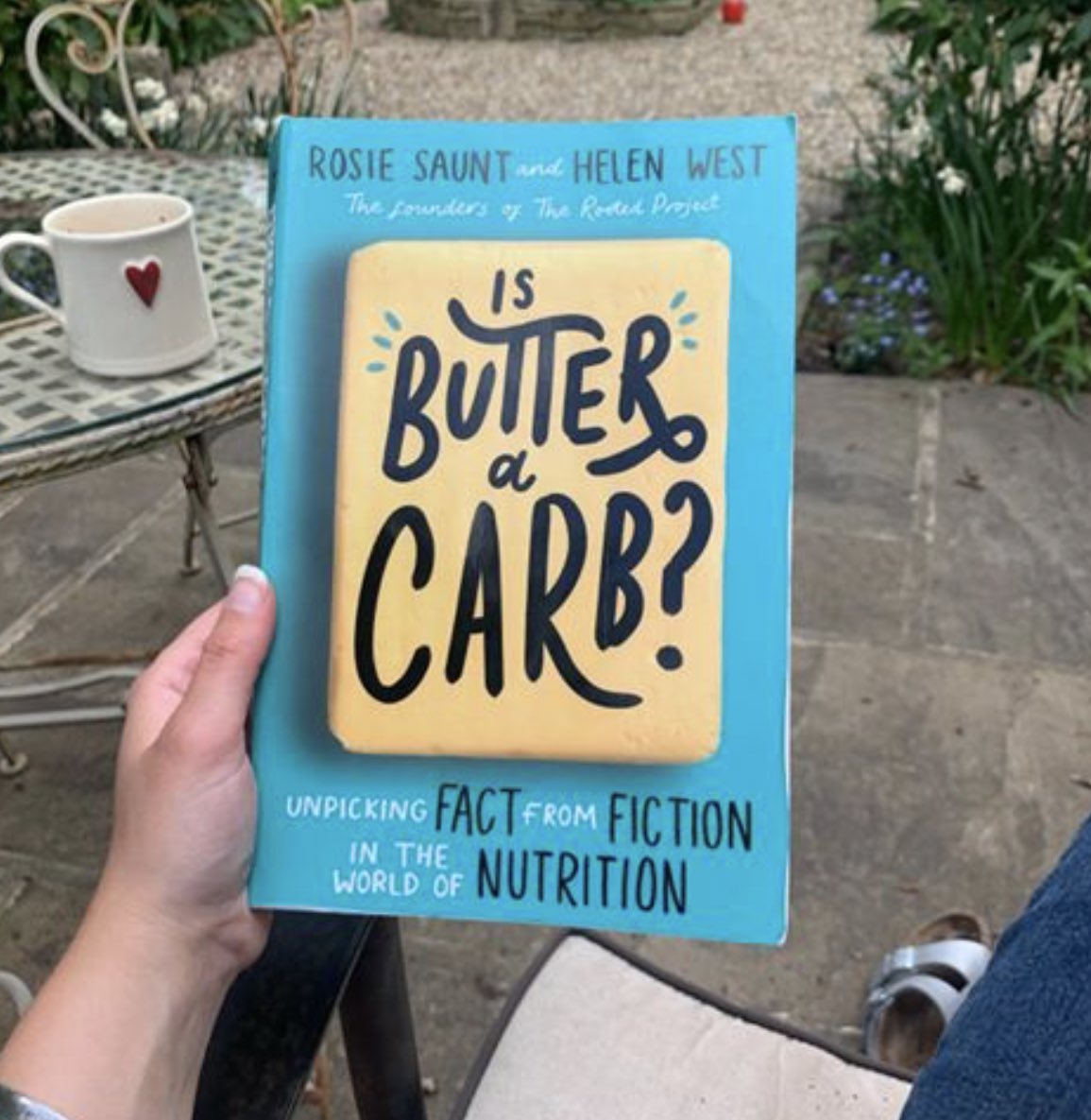 HollyNutrition's tweet photo. Really enjoyed tonight’s Nutrition Book Club! Thanks for organising @Nutritionbyhols 🥰 Great to hear @HelenlouWest sharing her advice and experience of writing a book! https://t.co/I11DAJkjOK