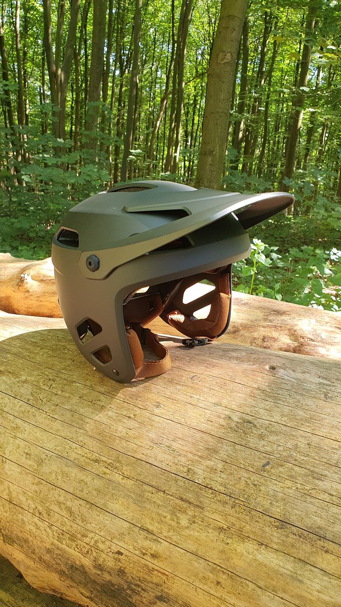 Arno_Nym0s's tweet photo. New MTB helmet 🤘
#girotyrant #giro #tyrant #mtb #enduro #trail https://t.co/VXUFVLxTJM