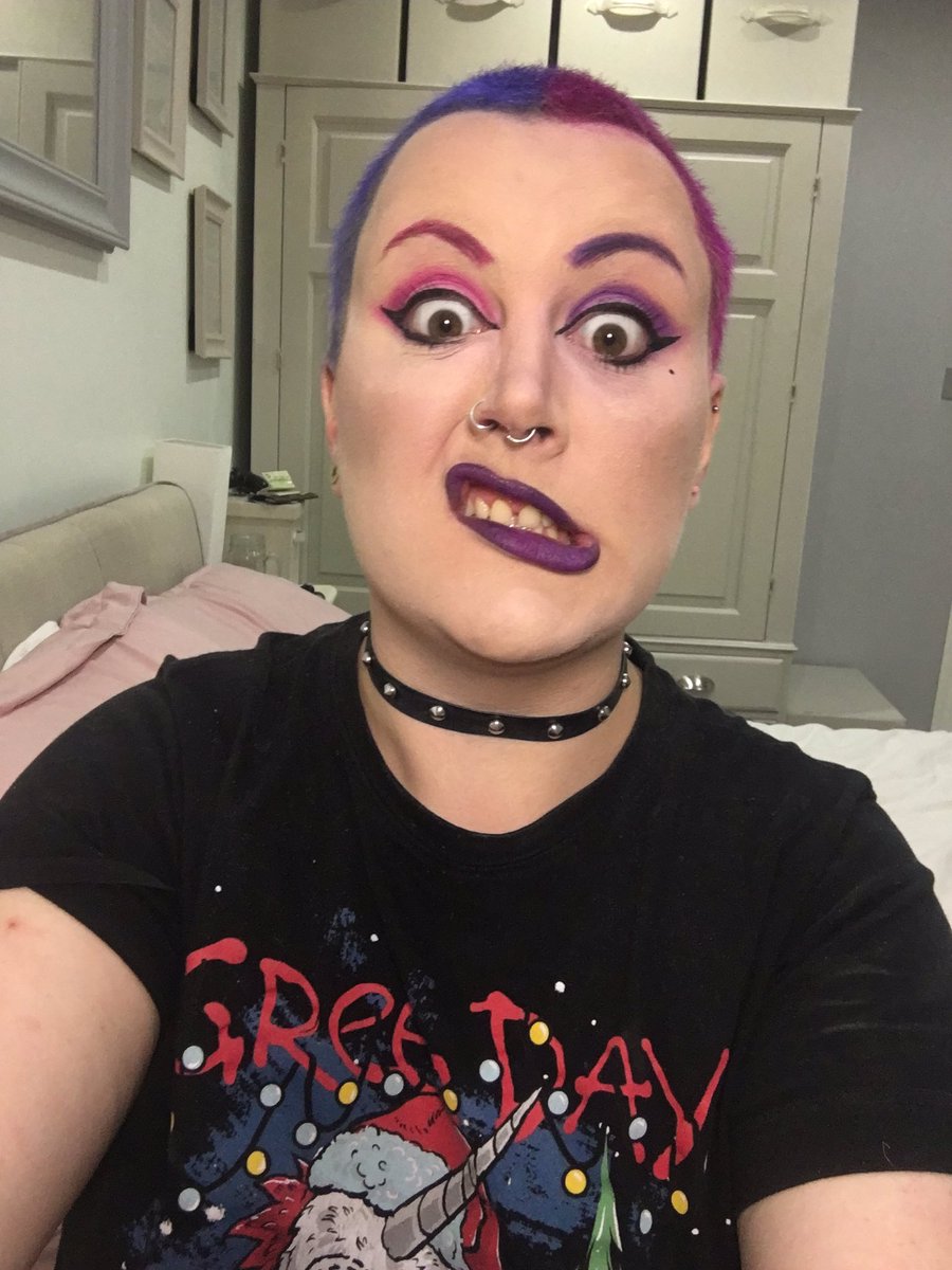 LowkeyGore's tweet photo. Okay I’m looking at hair dye colours!
.
What split hair combo do you wanna see next!?
.
Comment down below!
.
#splithaircolour #help #quarantinelife #hairdye #fun #colours #maincpanic #pinkandpurple https://t.co/rLR8UyG9V8