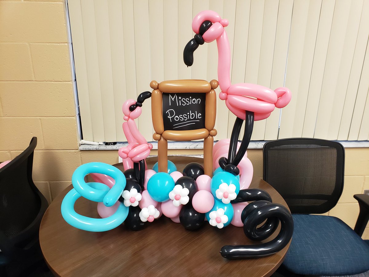 CindyChristidis's tweet photo. Look at this balloon art!! Amazing gift from a great teacher! Thank you Mrs. Hillis https://t.co/636BTQdD6d