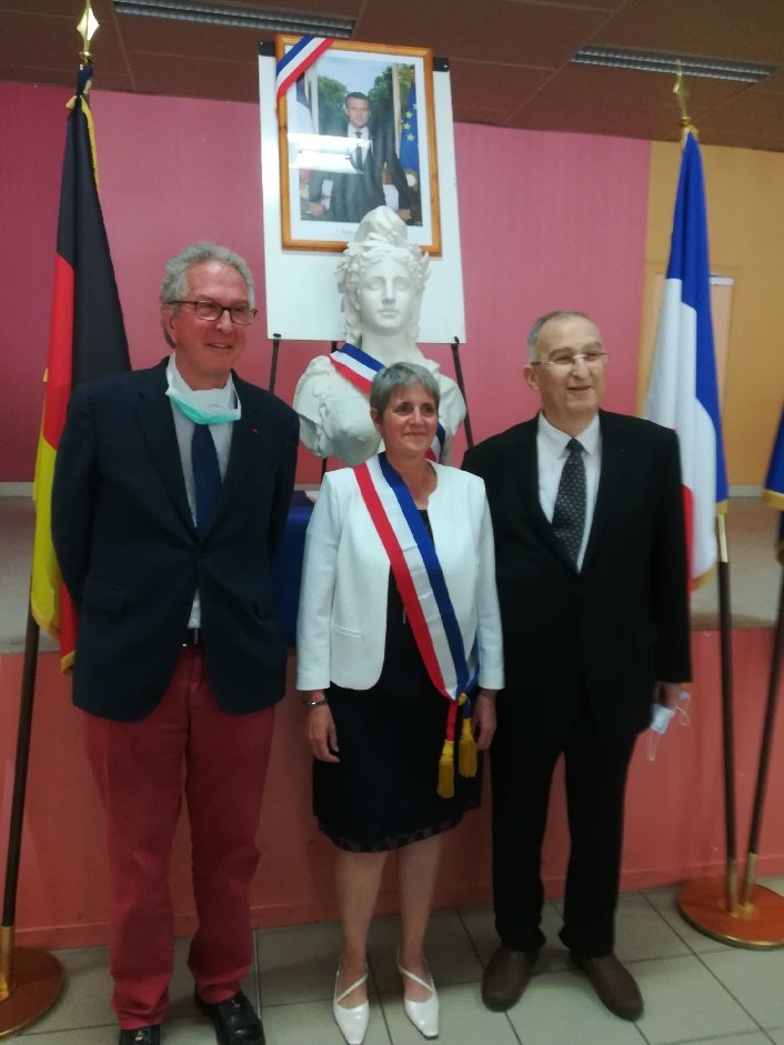 olivierjarde's tweet photo. #cantonamiens7 Félicitations aux nouveaux maires @FranckDarragon à @Salouel1 Isabelle Rambour à #saleux Edouard Dussart à #vers @BulantLoic à #pontdemetz Heureux de travailler avec eux pour le bien de leurs habitants https://t.co/gMAMO10IYr