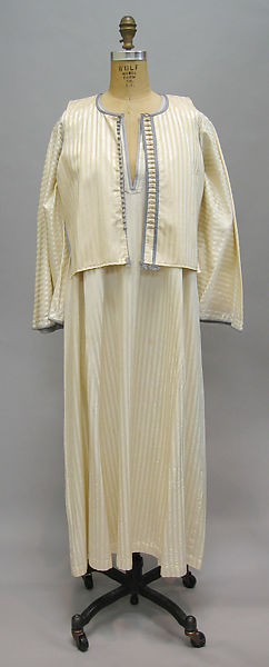 This is a men's ensemble from the 1930s.