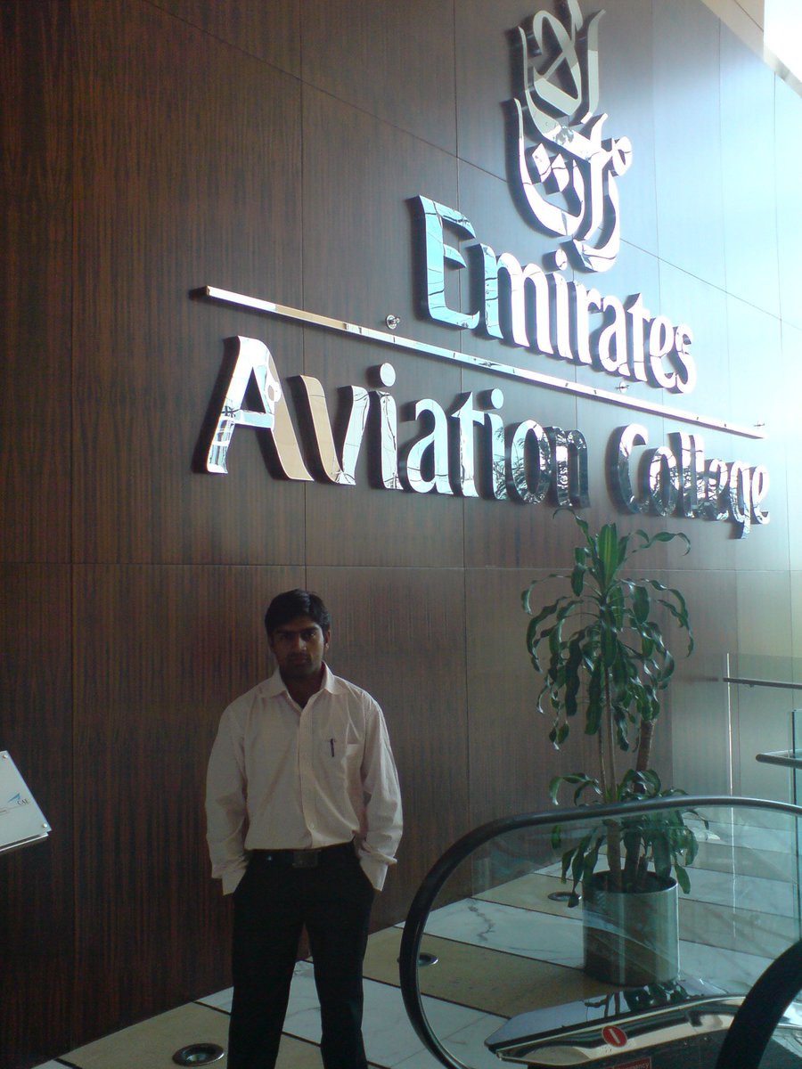 jsreal0's tweet photo. #emiratesaviationcollege #me #2010 #oldpic https://t.co/Ji5ZL9hEkI