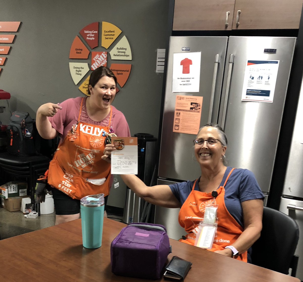 badeker_kelly's tweet photo. 😁 I wanted to recognize cashier Debbie for Doing the Right Thing! Thank you for being a team player and just being awesome!! 👍🏻 #FolsomProud #PacNorthProud #D172Driven https://t.co/kaLSiLjnZj