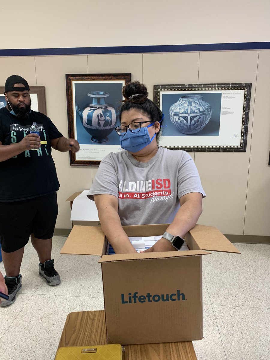 Houston Academy science teachers working! <a href="/dmsaenz526/">Saenz</a> @TheotherMiss_Z <a href="/csanders0001/">Cheryl Sanders</a> @MagnetStars <a href="/Houston_AISD/">Houston Academy - Aldine ISD</a> <a href="/ProfessorTmart/">Dr. Theresa Martin</a> <a href="/Kendall23132664/">Kendall</a>