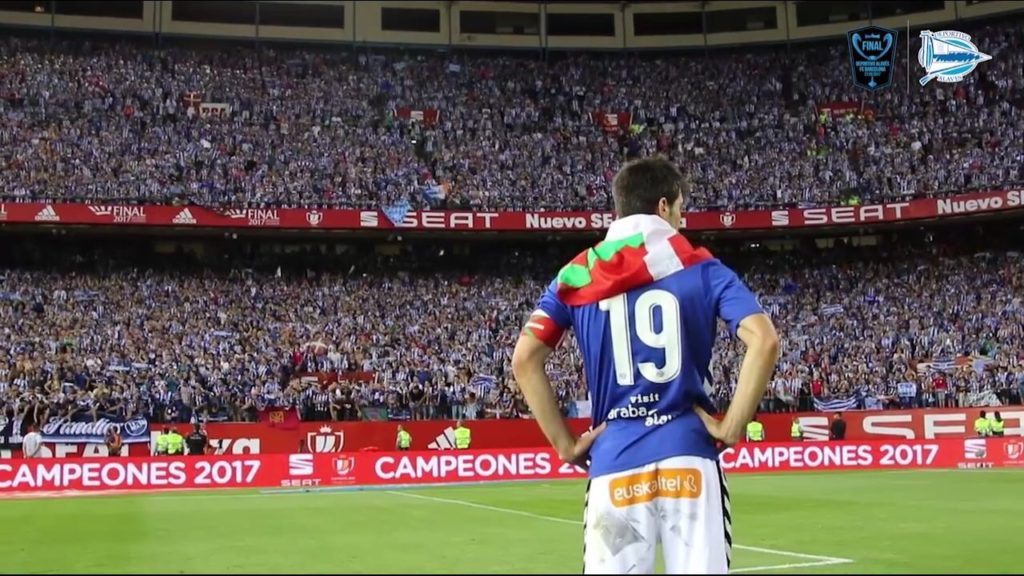 Manu debutaría en Primera en el Vicente Calderón con 30 años. Para darle más épica a su carrera hasta la élite, marcaría el gol del empate en el minuto 95.Desde entonces se ha convertido un fijo en el centro del campo del Alavés, llegando a disputar la final de Copa en 2017.