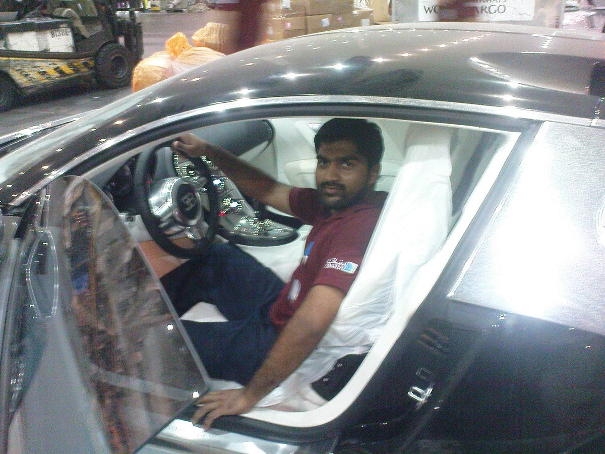 jsreal0's tweet photo. #me #BUGATTI https://t.co/CAdLtbN1Lh