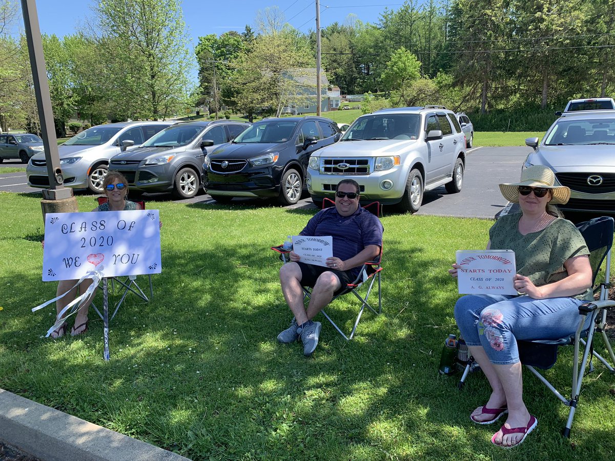 agcolonials's tweet photo. Senior Sendoff Day 1 π€π€ Congratulations Class of 2020! π€π€ #aghs #agcolonials #agstrong #agasd #classof2020 https://t.co/P4nqVskXcW