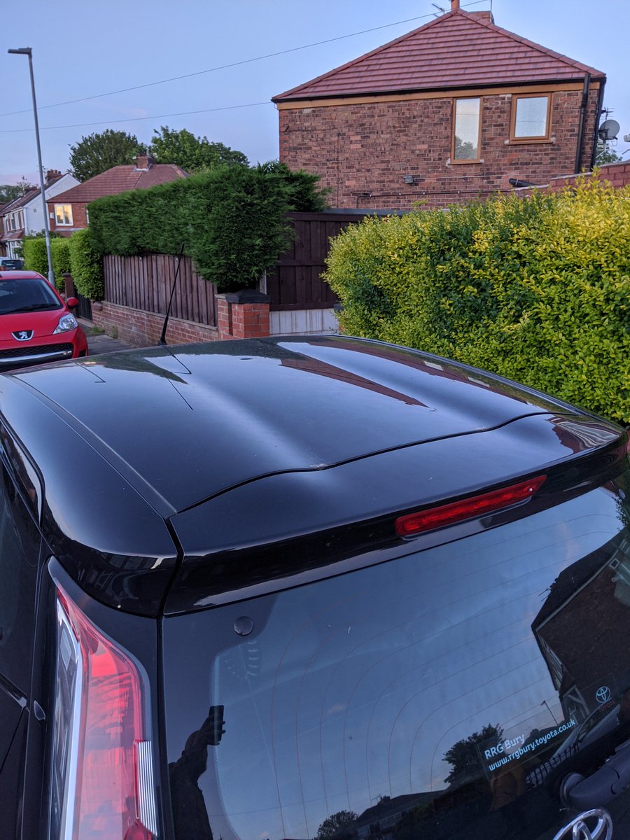 Richard_Bee's tweet image. Things I&apos;ve never noticed before. Toyota Aygos have a Zagato double bubble roof #carnerd