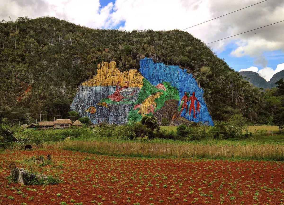 gecmistenmiras1's tweet photo. Viñales Vadisi,Küba'da yer alan karstik bir çöküntüdür. #vinales #Cuba #küba #valley #travel #travelphotography #travelblogger #TravelTomorrow #vinalesvalley #travelers #travelling https://t.co/8gaqgPhMBi