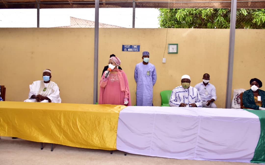 AderonkeW's tweet photo. FCT Minister of State @DrRamatuAliyu, has forfeited her May 2020 salary to secure the immediate release of 5 inmates who could not pay for their fines at the Kuje Correctional Service.

She made the donation while felicitating with inmates on Eid ul Fitri day. https://t.co/PqUJj6XKXS