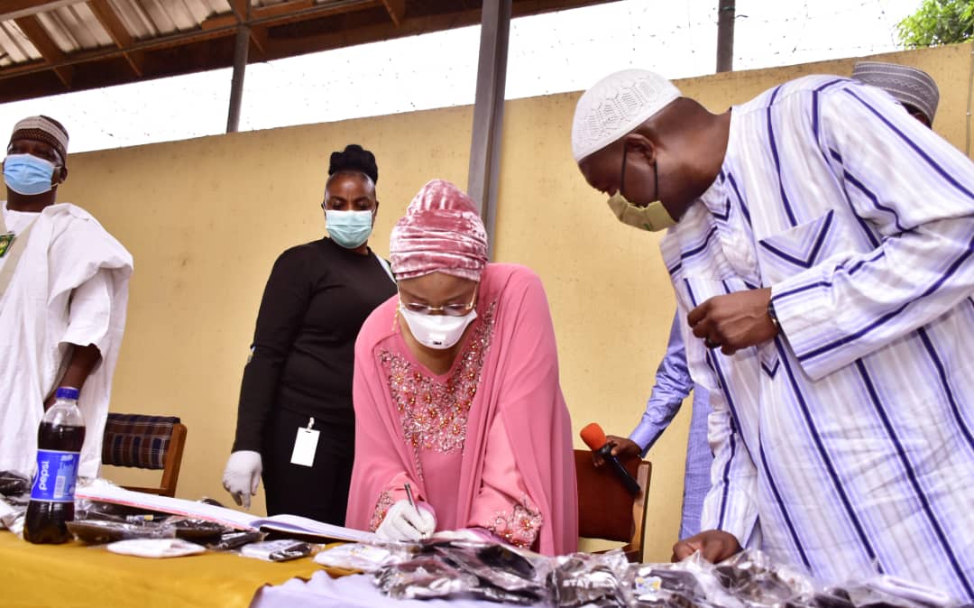 AderonkeW's tweet photo. FCT Minister of State @DrRamatuAliyu, has forfeited her May 2020 salary to secure the immediate release of 5 inmates who could not pay for their fines at the Kuje Correctional Service.

She made the donation while felicitating with inmates on Eid ul Fitri day. https://t.co/PqUJj6XKXS
