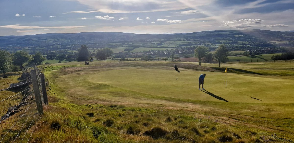 kevpercy84's tweet photo. Another beautiful evening of golf @GolfLlandrindod, course is outstanding and the greens rolling very well. Pictures courtesy of @mouty98 #howlucky #onmydoorstep #70 #1over https://t.co/MgrnrJeHRx