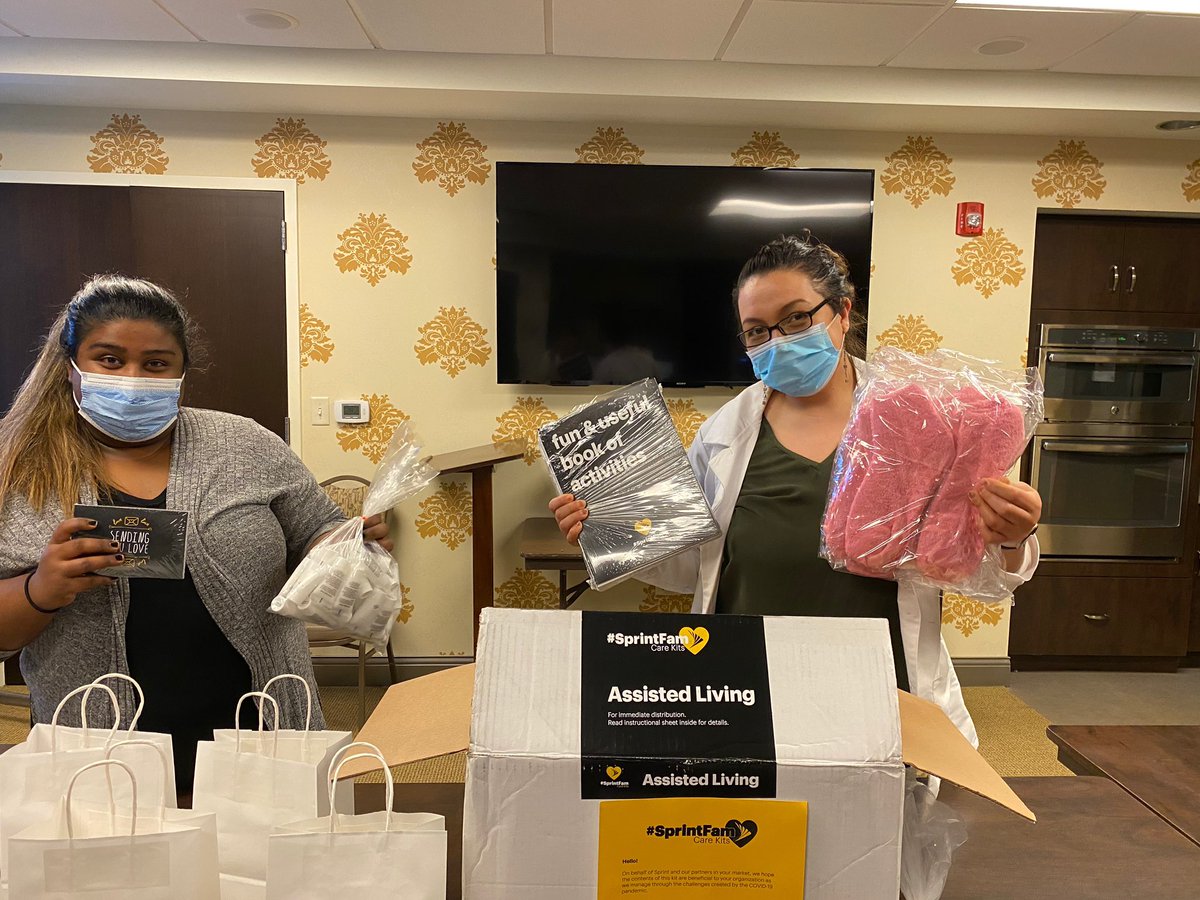 Erika_Pojas's tweet photo. Happy to give care packs to assisted living facilities through Sprint! #SprintFam https://t.co/BtA2zm92Km