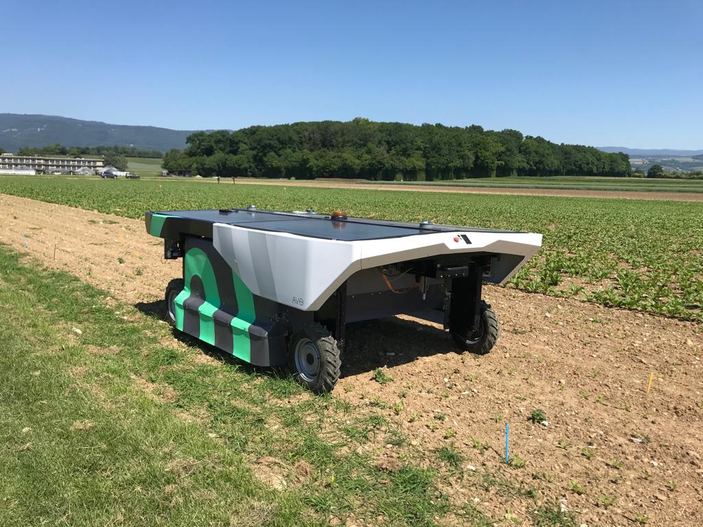 ecorobotix's tweet photo. La saison des tests dans les champs de betteraves a commencé depuis quelques semaines #AVO_robot #robotdesherbeur #robotics #robots #Agtech #agritech #swissstartup #technologyForEnvironment https://t.co/pEgvWrjQ2Q