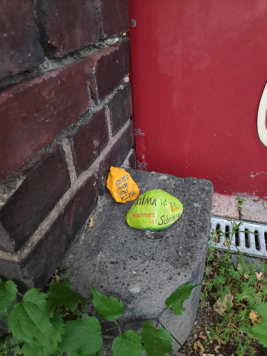 rocksforfuture's tweet photo. #Klima ist wie #Bier - warmes ist Scheiße!
#Klimaschutz
#painting #wandersteine #rocksforfuture https://t.co/S8M3vSSI0x