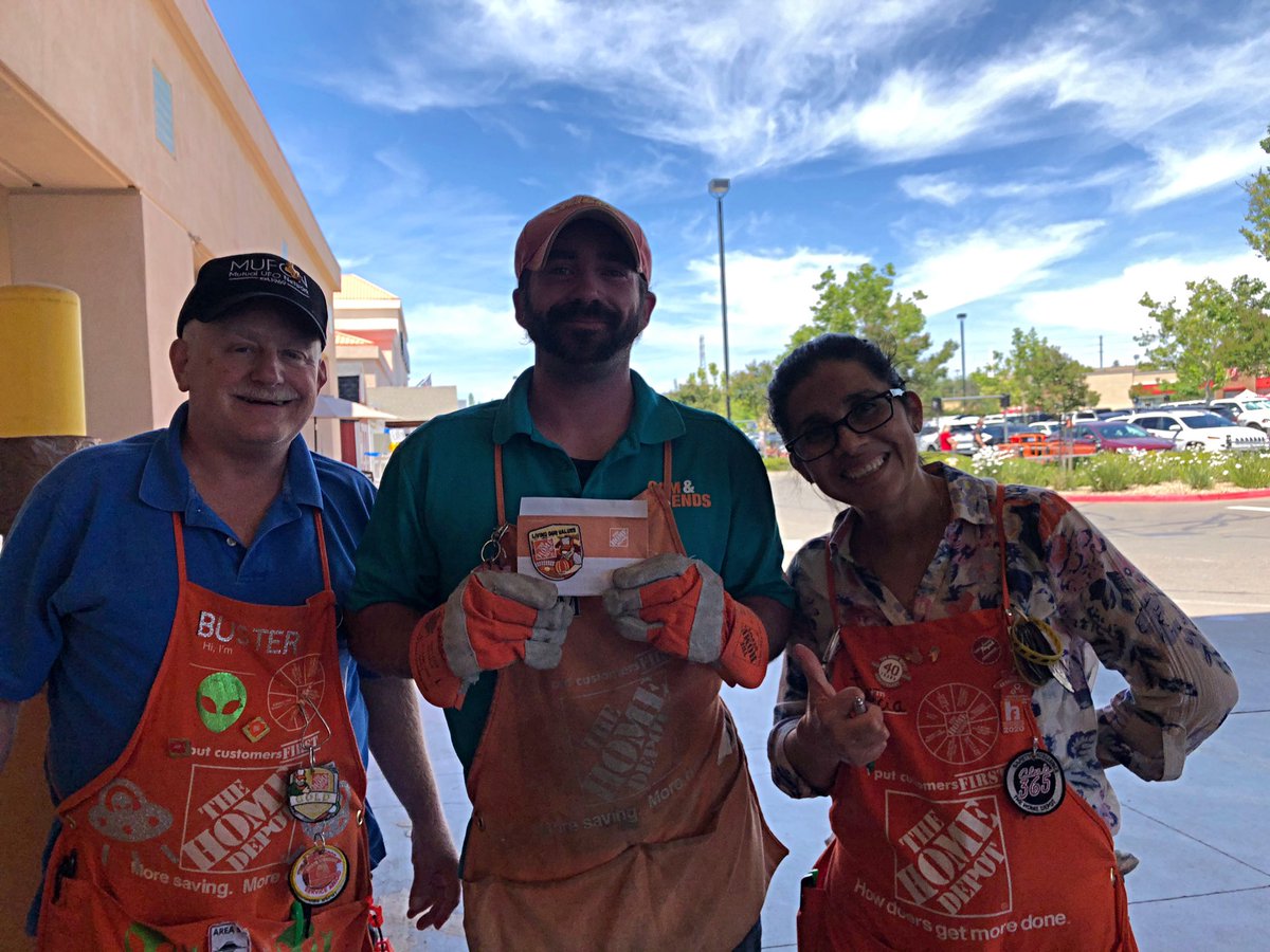badeker_kelly's tweet photo. 👍🏻 Thank you Tim in the lot for working so hard everyday! He stays hydrated and always does the right thing! You rock my friend!! 😁👍🏻 #FolsomProud #PacNorthProud #D172Driven https://t.co/Z2ZNTkmgbJ