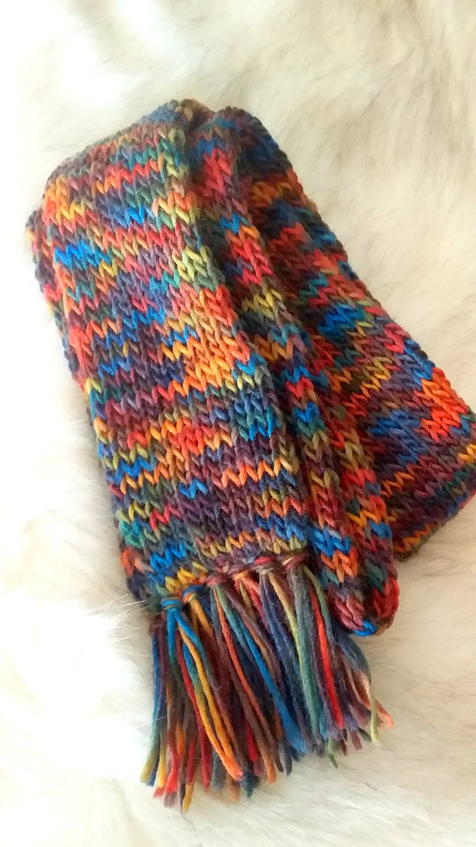 CraftbyKathleen's tweet photo. Australia is heading into Winter. Time to wrap our necks with comfortable and snug knitted Scarves.  
This Skinny Scarf is 100% wool.  measures approx. 2.5" in width and 64" in length.  
#madeinaustralia #scarf #knitting #wool #fashionblogger https://t.co/i8QVrtz6sM