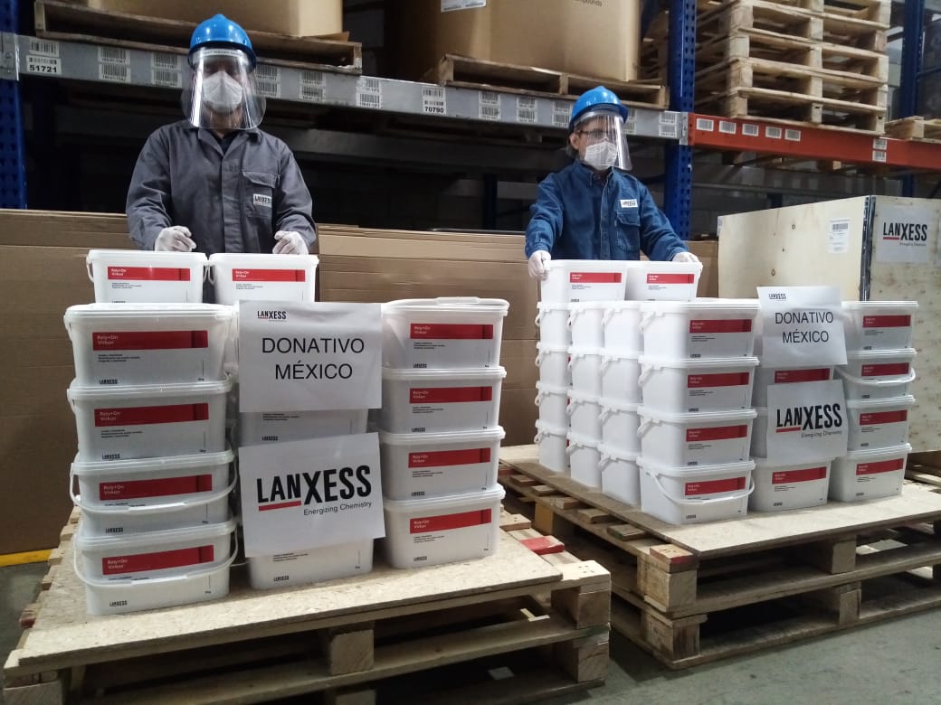 LANXESSAmericas's tweet photo. LANXESS donated a half ton of our Rely+On Virkon disinfectant, effective against #COVID19, to several hospitals in Mexico City 🇲🇽. We hope this donation helps to protect hospital workers and patients during the pandemic.
#QualityHelps https://t.co/z1U2xO1Kqh