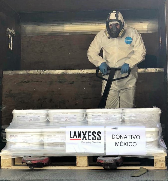LANXESSAmericas's tweet photo. LANXESS donated a half ton of our Rely+On Virkon disinfectant, effective against #COVID19, to several hospitals in Mexico City 🇲🇽. We hope this donation helps to protect hospital workers and patients during the pandemic.
#QualityHelps https://t.co/z1U2xO1Kqh