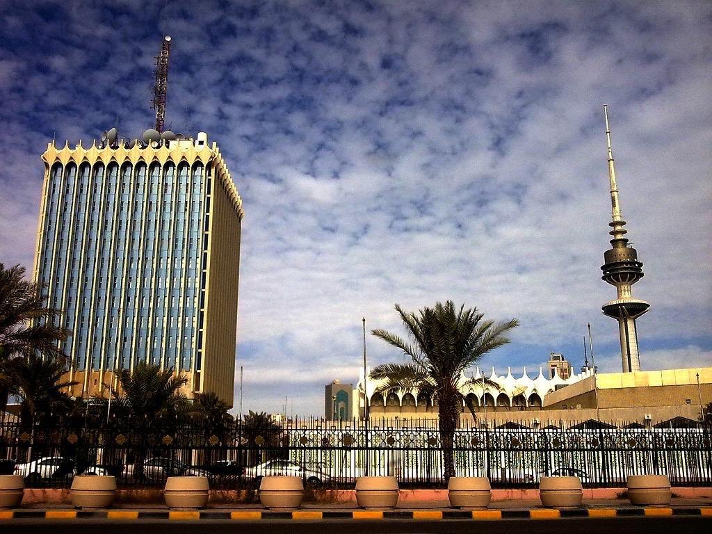 لولا توثيق وزارة الإعلام للجهود المبذولة من جميع الوزارات وشرائح المجتمع .

لما عرف العالم مدي الجهد والانجازات التي حققتها الكويت في مكافحة وباء كورونا .

فشكرا للعاملين في وزارة الإعلام بجميع قطاعاتهم فهم حقاً مشاركون في الخط الأمامي الاول 🌹🌹🌹