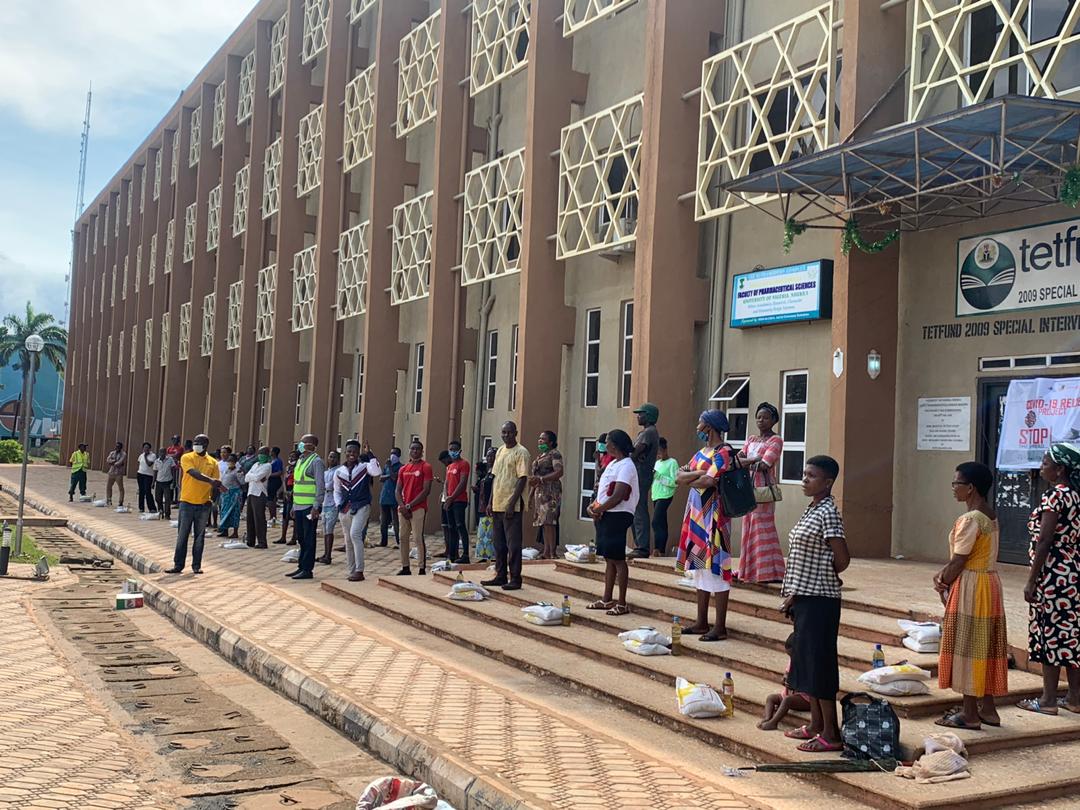 RotaUNN's tweet photo. How did you spend your Monday?🤔 
We spent ours doing what we do best; service to humanity.☺ 
The smiles on the faces of the beneficiaries was really worth the effort...
#Rotary #Covid_19 #staysafeeveryone
@Rotary @rotaract @RotaryNsukka @RotaryWorld1 @RotaractW @ayobamiodubiyi https://t.co/U47bJA0WGL