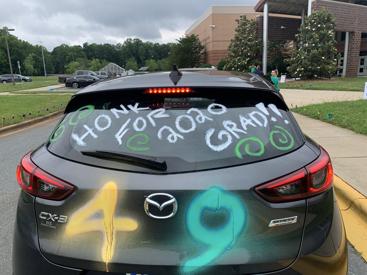 WHSWarriorGuide's tweet photo. So we may have a few fans for @unccharlotte @UNCCadmissions at Warrior Nation! College Parade Day FUN! @WHSWarriors @AGHoulihan @UCPSNC https://t.co/r2f9ww46Pm