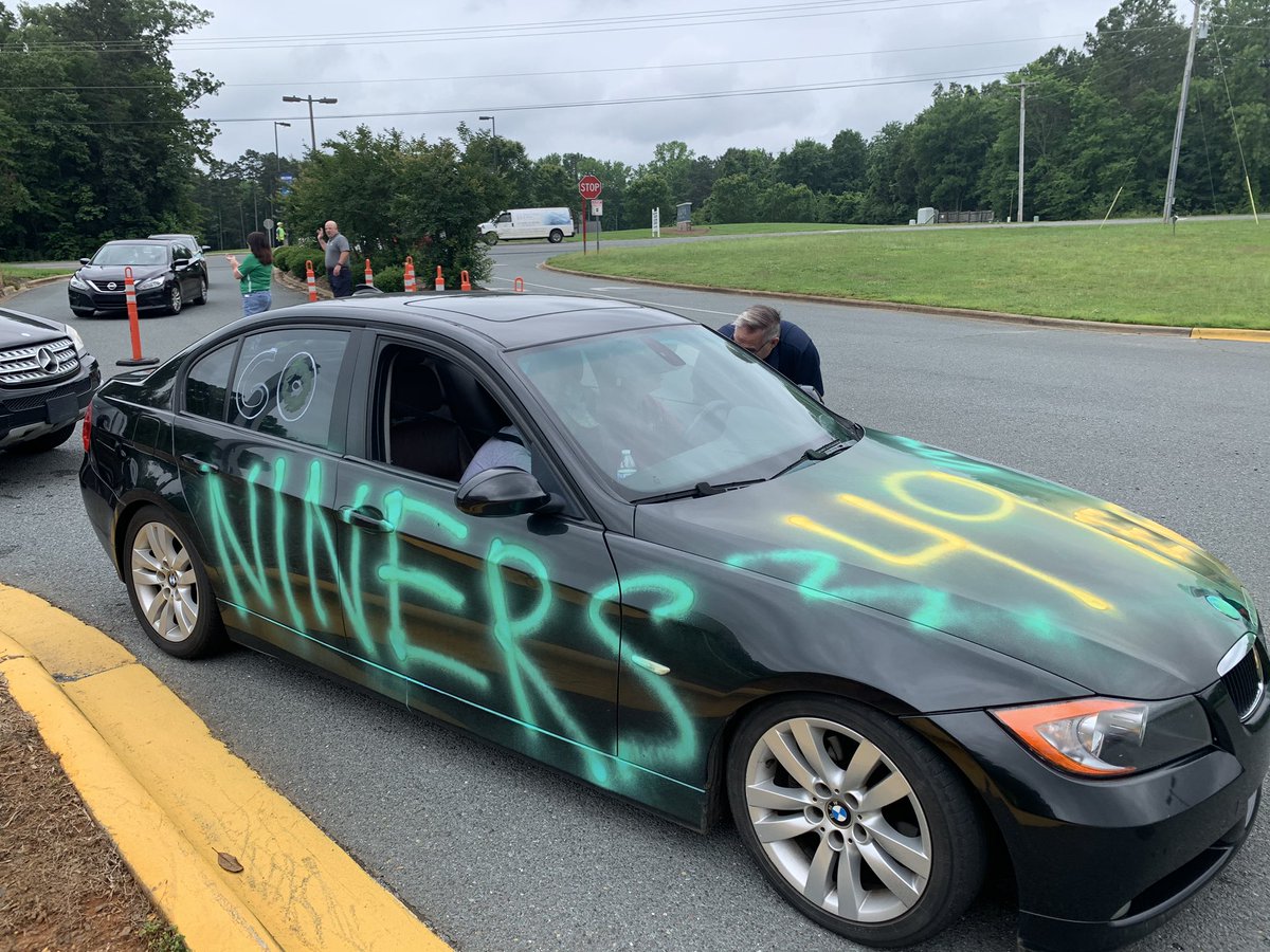 WHSWarriorGuide's tweet photo. So we may have a few fans for @unccharlotte @UNCCadmissions at Warrior Nation! College Parade Day FUN! @WHSWarriors @AGHoulihan @UCPSNC https://t.co/r2f9ww46Pm
