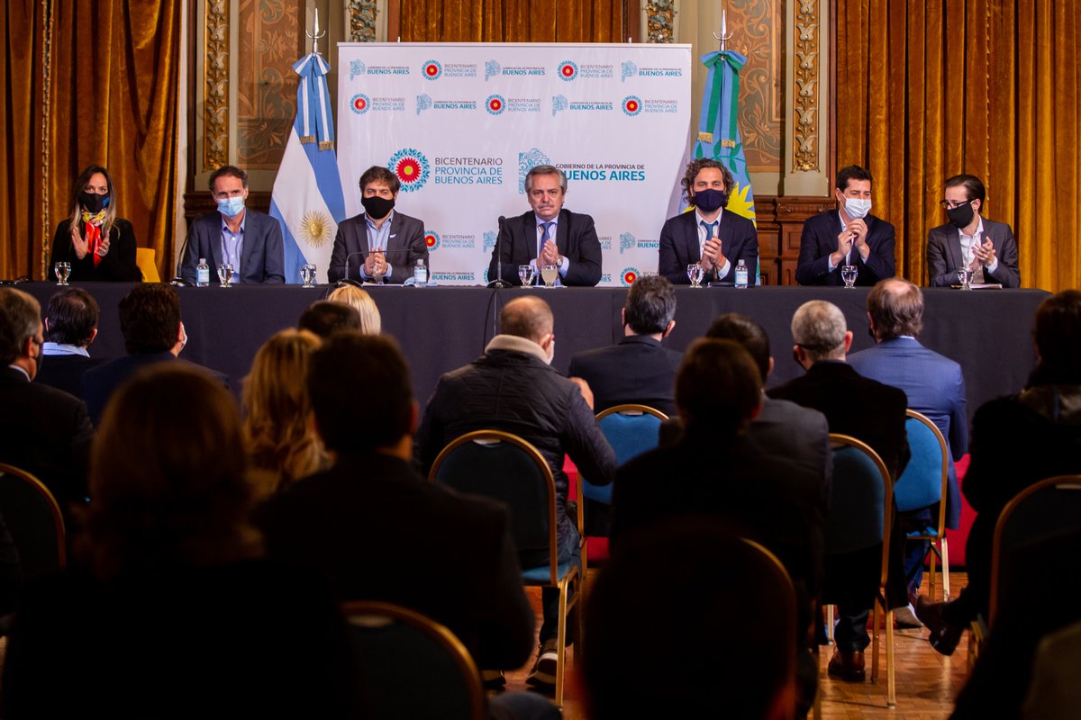 Kicillofok's tweet photo. Junto al presidente @alferdez, el ministro de @ObrasPublicasAR @gkatopodis, la presidenta de @AySA_Oficial @MalenaMassa y los intendentes, firmamos convenios de trabajo y cooperación entre Nación, Provincia y municipios para implementar un plan de obras de infraestructura. https://t.co/pg2rTYStlP