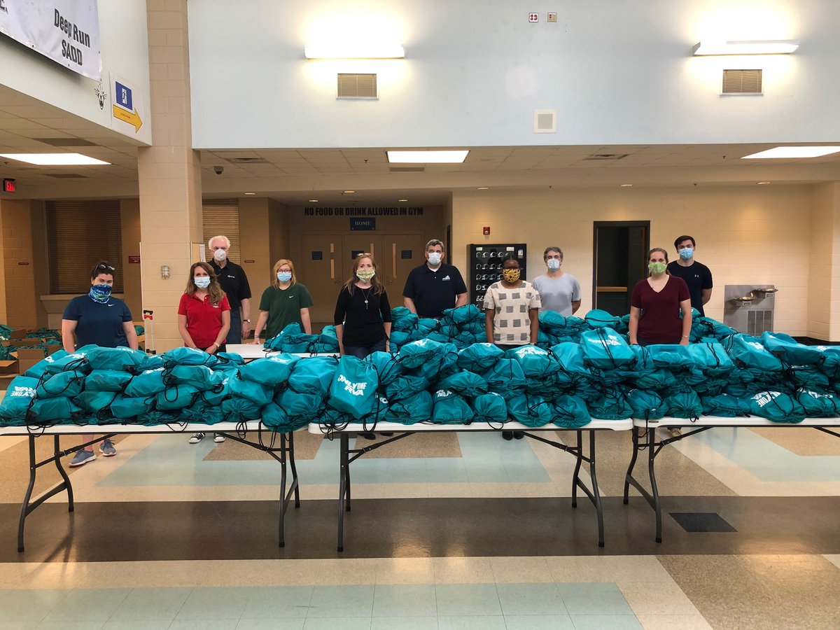 GoochlandGovtVA's tweet photo. Staff from Goochland County Economic Development, the Henrico EDA & Powhatan Economic Development came together today to prepare #ForwardRVA PPE Starter Kits for #RVA area small businesses.
#OneRegionRVA #GoochlandForBusiness #COVIDRVA https://t.co/4dVGSpdkfE