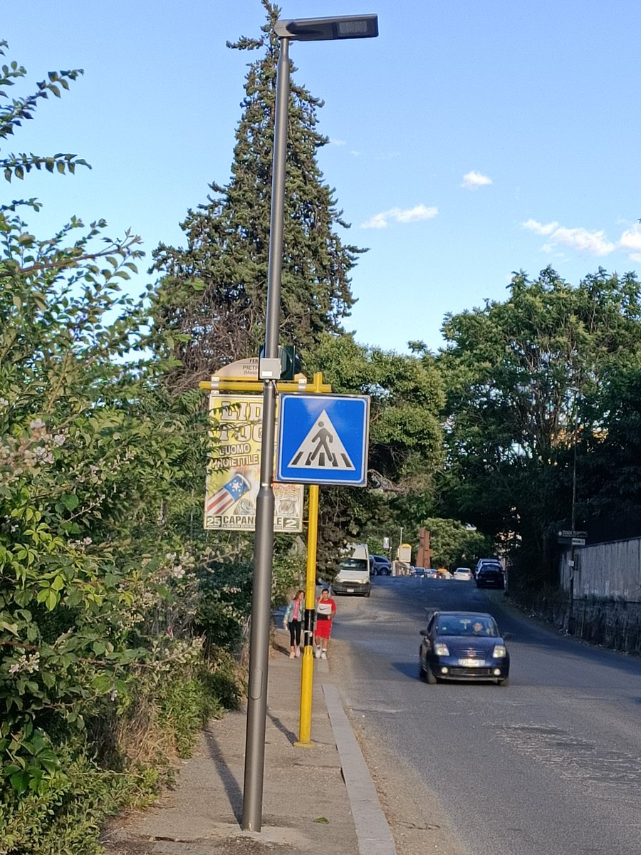 ntonio60's tweet photo. Attraversamento pedonale a #led Via di Pietralata angolo via Flora ottimo ma avremmo preferito anche marciapiede rifatto e sterpaglia tagliata @RobertaM5S 
@virginiaraggi 
@retake_c_rocchi https://t.co/tnHfm0vJZK