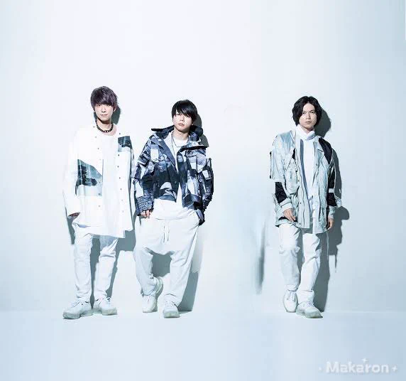 最初の頃のNEWSと手越くんが抜けた場合のNEWSを比べてみましょう。時の流れを感じますね・・・。