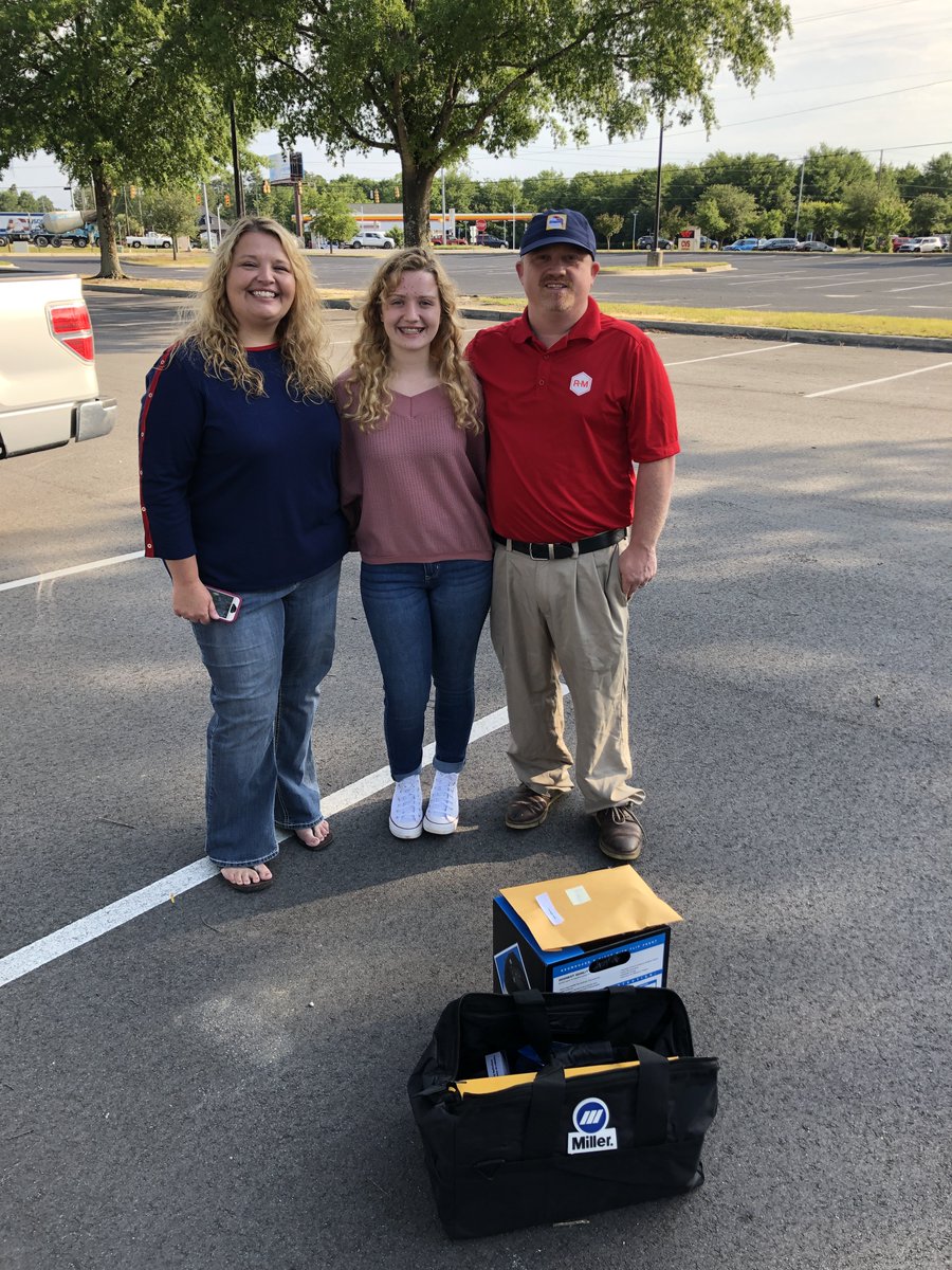 LexTechCenter's tweet photo. Congratulations to @PelionPanthers Haylee Williamson, winner of the annual Chad Smith Memorial Scholarship! Pictured are Haylee and her parents, Steve and Nida; Chad's parents, Richard and Ruby; and Arc3 Gases sponsor, Stephen Jerdan. #Lex1CTEWorks @LexingtonOne https://t.co/62xPlWlGCD