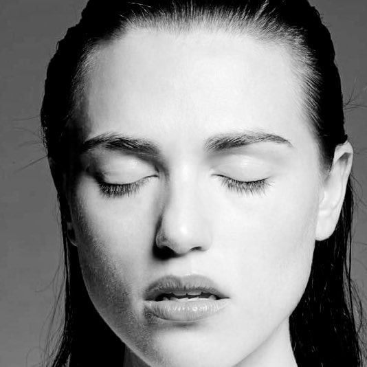 Katie McGrath is a work of 𝐚𝐫𝐭; a thread 🥀