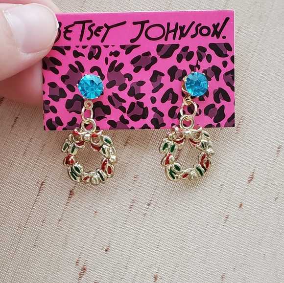 alexesmurillo's tweet photo. So good I had to share! Check out all the items I'm loving on @Poshmarkapp from @SamTheLovebug #poshmark #fashion #style #shopmycloset #jcrew #cooperst #betseyjohnson: https://t.co/wET3CC2vqo https://t.co/Dwio8dJJ7T