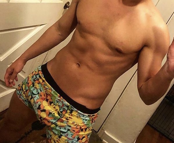 Quelqu’un a d’autres photos de lui?? #abs #abdos #fuck #gay #porn #gayporn #abdos #muscles #sexe #sexy