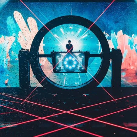  @Zedd's Orbit tour visuals as galaxiesA thread: