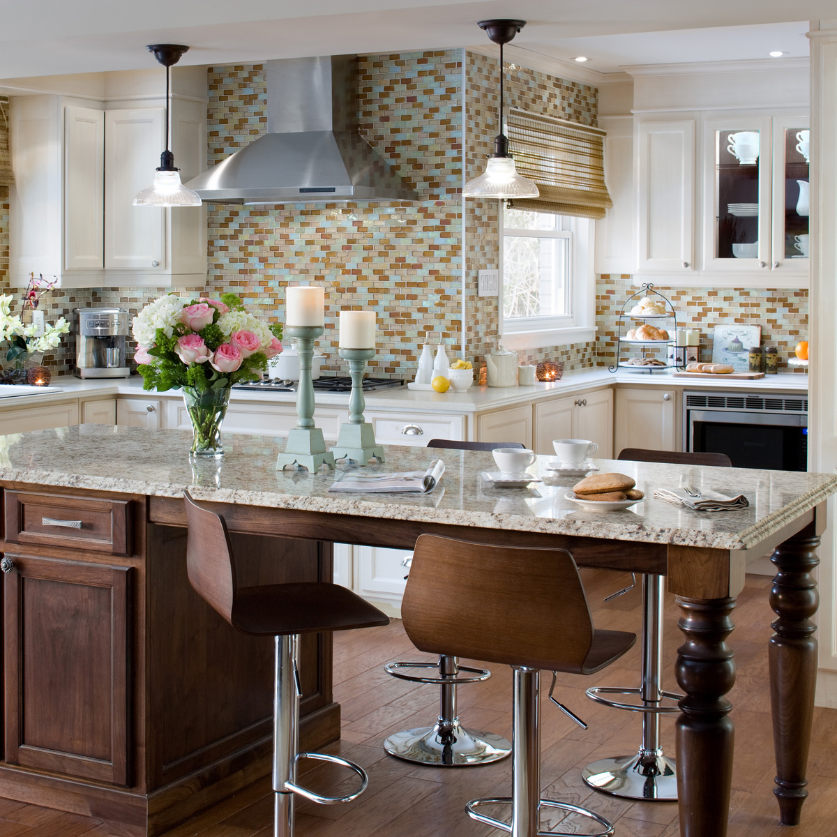 Candice Olson on X Island seating and breakfast bars rank high on many kitchen wish lists but sitting side by side in a row isn t the best recipe for face to face socializing. When space allows