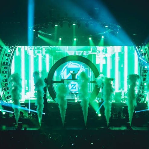  @Zedd's Orbit tour visuals as galaxiesA thread: