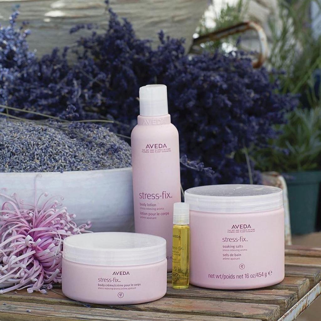 aveda's tweet photo. The best stress-relief routines are the ones that easily fit into your lifestyle. Whether you have 30 seconds or 30 minutes, swipe to find a Stress-Fix ritual that works with your day.
 
#AvedaRituals #StressFix #StressRelief #Mindfulness #SelfCare #AvedaAtHome #AvedaCares https://t.co/kZ6qv9o8na