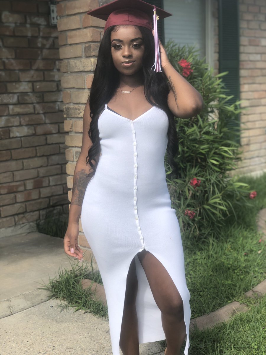 iimkeke9's tweet photo. the only time i capped is when i graduated 🤣🥳 #imdoneeee https://t.co/4uN5cyUnAc