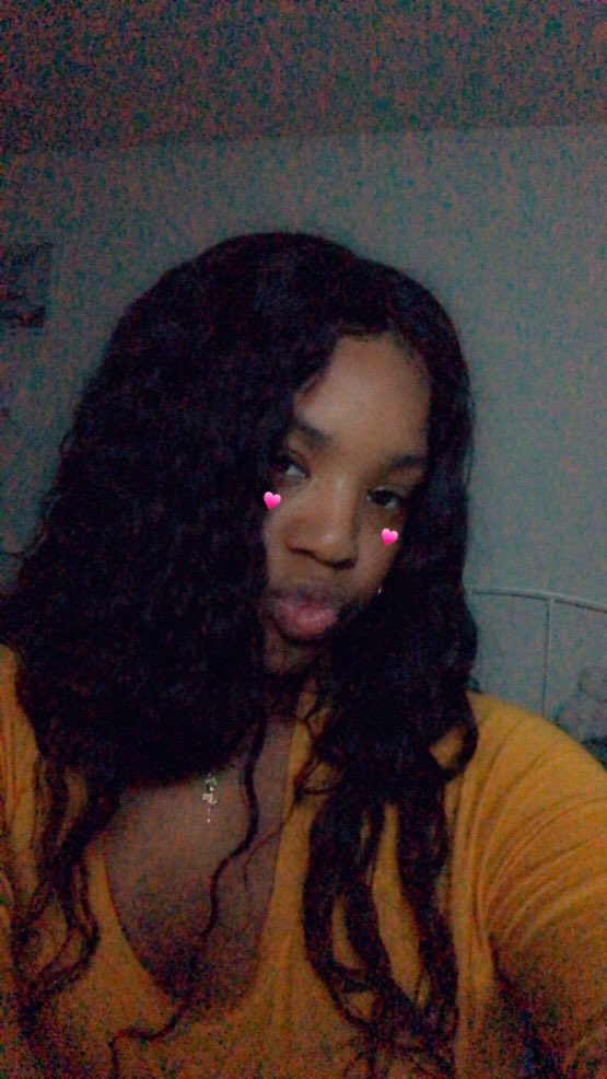 holdonbizzIe's tweet photo. I love being black, I love my skin tone, I love how it can change through out the seasons. I love my natural hair, I love how beautiful and kinky curly it is. I love my lips, I love how big and full  they are. I love my nose, I love how nice a full it is.  #Blackisbeautiful https://t.co/eiJZ5l9RVc