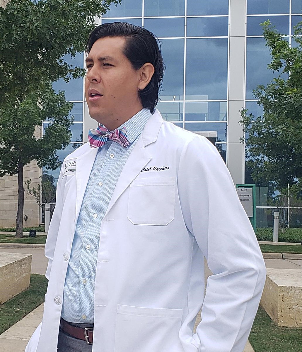 unthealth's tweet image. "I can do it, you can too." 

Inspiring words from @TCOM_UNTHSC's Class of 2020 graduate Gabriel Ceceñas Salas to immigrant students who want to go to college. Hear his incredible story to success on @NBCDFW tonight! #HSCProud #HSCGrad