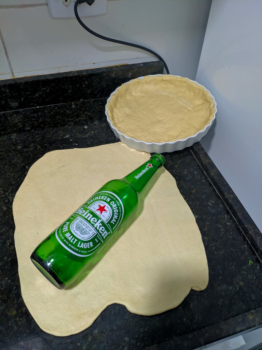 andreafrf's tweet photo. 🚨Torda de forno sem ovo🚨

Diferença da tradicional: 
A massa fica mais parecida com a de um pão mais sequinho.

🚨Receita massa🚨
✅400g de trigo
✅125g de margarina
✅Pouco menos de uma xícara de água quente

Modo de preparo
Misture tudo com as mãos por uns 15 minutos e pronto https://t.co/IK7L9sTy2E