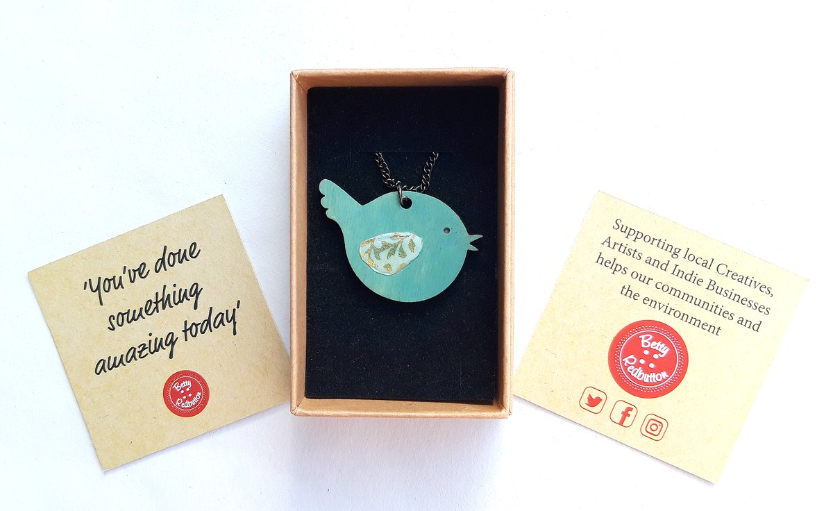 bettyredbutton's tweet photo. @HandmadeHour Betty's 'Little Bird' necklace available on https://t.co/vpIh3Sy5gt. Thank you hugs Betty xxx https://t.co/kd0RAYOHKG