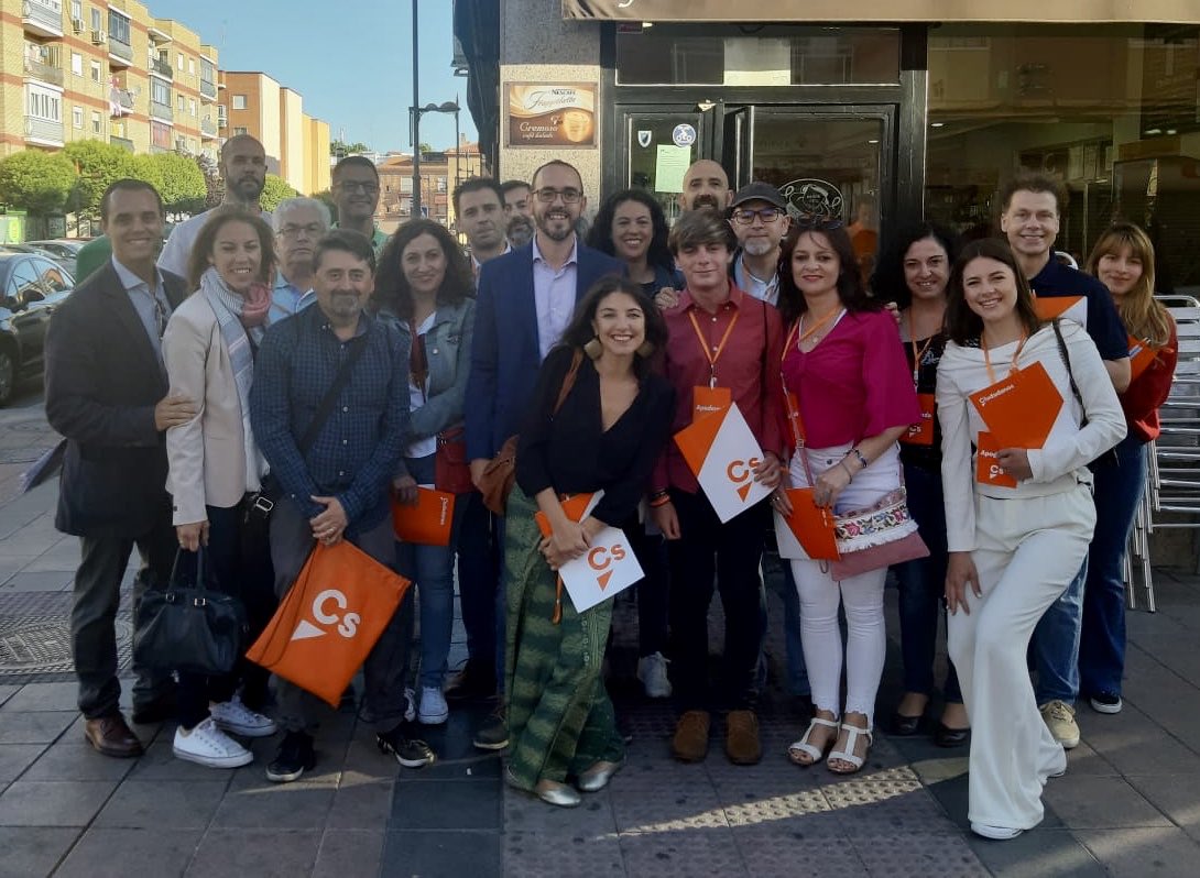 GuilleAManzano's tweet photo. Ha hecho un año de las elecciones municipales. Casi 6000 vecinos de #Parla confiaron en el proyecto de @CsParla para llevar nuestra ciudad adelante. Ha sido un año duro pero seguiremos luchando y sumando por nuestr@s vecin@s.
Muchas gracias por vuestra confianza. https://t.co/f6XtYf4I7J
