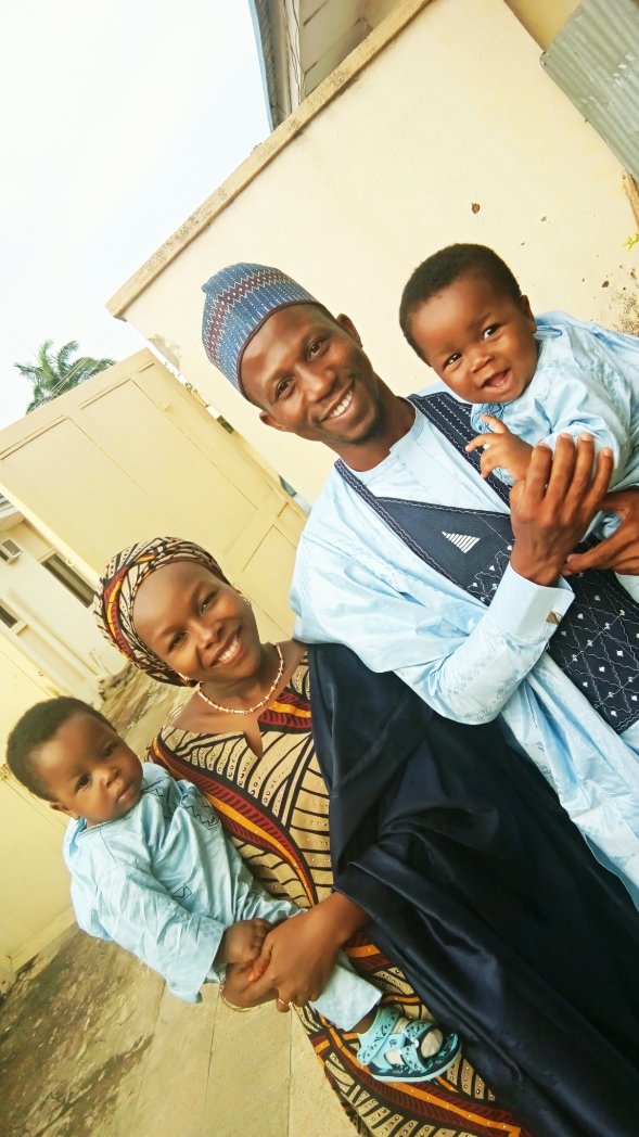 fauwazg's tweet photo. Still on Eid spirit ❤ Better Late Than Never.....Kashe Kala 😁📷 #EidMubarak #EidAlFitr  #Fam #Blessed https://t.co/rSMlWly4VN
