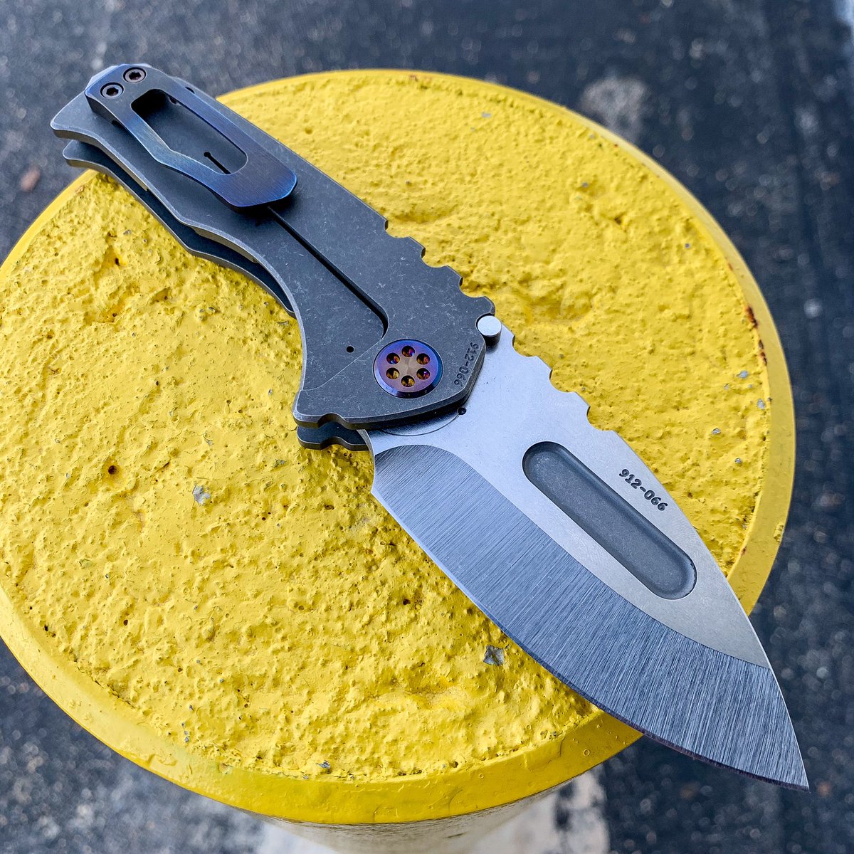 StNicksKnives's tweet photo. #TitaniumTuesday with the @medfordknife Praetorian Genesis G in 3V! Check out this one and a ton more Medford’s we recently got in over our website linked in the page bio or at our Athens store #knivesRsharp https://t.co/mJuEclPbmY